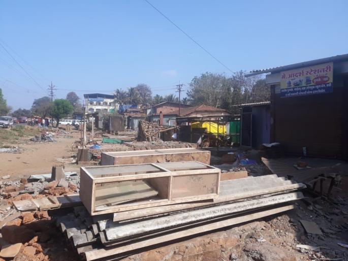 The entire market was removed for four-laning, the last phase of land acquisition was done | चौपदरीकरणासाठी सावर्डे बाजारपेठ हटविली, भूसंपादनाचे काम अंतिम टप्प्यात The entire market was removed for four-laning, the last phase of land acquisition was done | चौपदरीकरणासाठी सावर्डे बाजारपेठ हटविली, भूसंपादनाचे काम अंतिम टप्प्यात