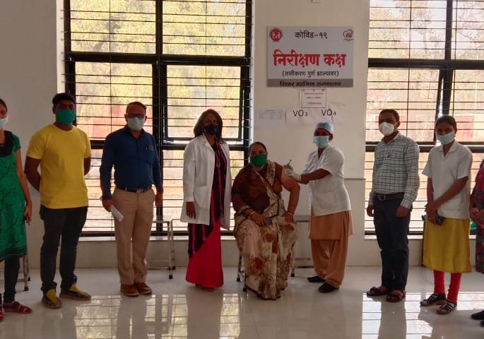 Sinnar was vaccinated by 2800 people in two phases | सिन्नरला दोन टप्प्यात २८०० जणांनी घेतली कोरोना लस Sinnar was vaccinated by 2800 people in two phases | सिन्नरला दोन टप्प्यात २८०० जणांनी घेतली कोरोना लस