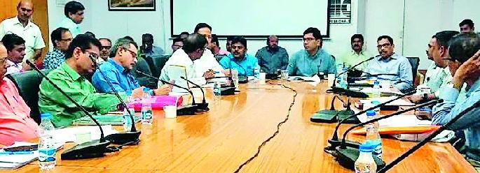 Speed of digging potholes | खड्डे खोदण्याच्या कामाला वेग Speed of digging potholes | खड्डे खोदण्याच्या कामाला वेग