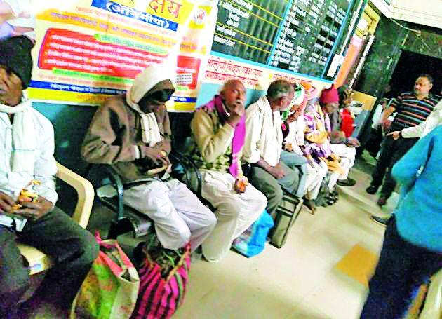 Blow on their wounds! | ‘त्यांच्या’ जखमांवर मायेची फुंकर ! Blow on their wounds! | ‘त्यांच्या’ जखमांवर मायेची फुंकर !