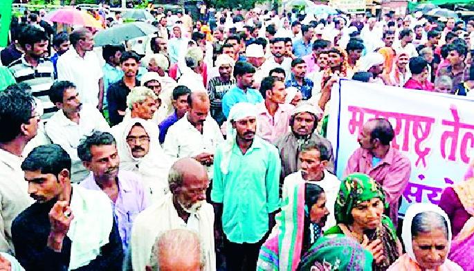 Front of the Teli community's SDO office | तेली समाजाचा मूल एसडीओ कार्यालयावर मोर्चा Front of the Teli community's SDO office | तेली समाजाचा मूल एसडीओ कार्यालयावर मोर्चा