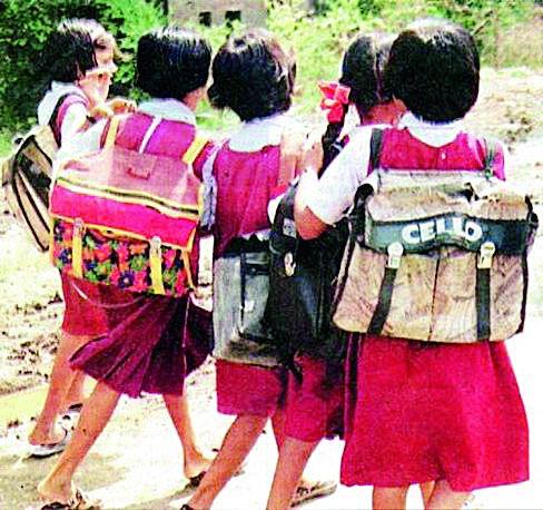 Compiled at 45 schools in the district | जिल्ह्यातील ४५ शाळांवर संक्रात Compiled at 45 schools in the district | जिल्ह्यातील ४५ शाळांवर संक्रात