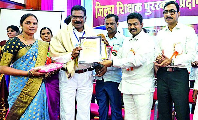 The need to impart national characteristic education | राष्ट्रीय चारित्र्यसंपन्न शिक्षण देण्याची गरज The need to impart national characteristic education | राष्ट्रीय चारित्र्यसंपन्न शिक्षण देण्याची गरज