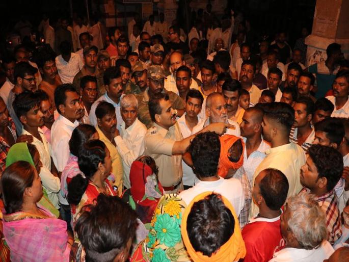 Jalgaon tension after the death of a married man | प्रसुत झालेल्या विवाहितेच्या मृत्यूनंतर जळगावात तणाव Jalgaon tension after the death of a married man | प्रसुत झालेल्या विवाहितेच्या मृत्यूनंतर जळगावात तणाव