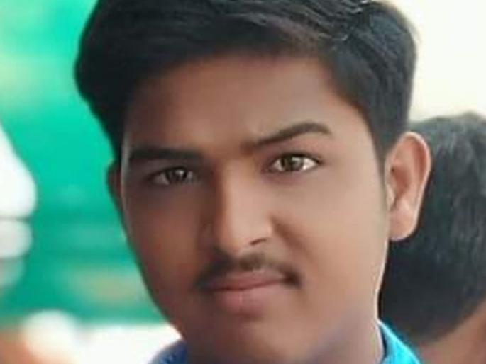 Young boy commits suicide due to father's arrest | बापाला अटक झाल्याने तरूण मुलाची आत्महत्या Young boy commits suicide due to father's arrest | बापाला अटक झाल्याने तरूण मुलाची आत्महत्या