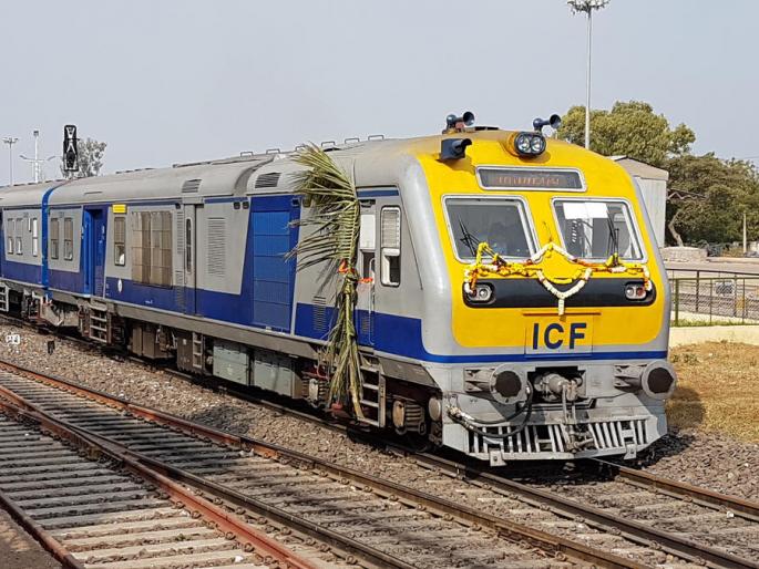 Nashik-Kalyan route is not local but 'demo local' | नाशिक-कल्याण मार्गावर लोकल नव्हे ‘डेमो लोकल’ Nashik-Kalyan route is not local but 'demo local' | नाशिक-कल्याण मार्गावर लोकल नव्हे ‘डेमो लोकल’