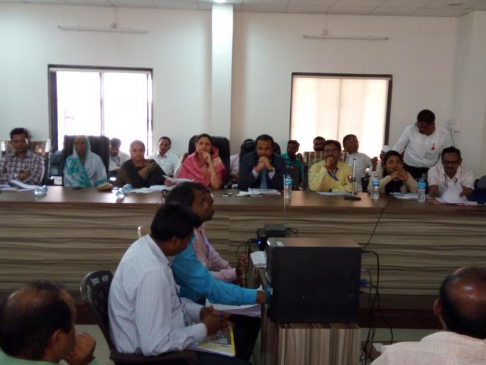 Action against delayed work | कामात दिरंगाई करणाºयांविरुद्ध कारवाई Action against delayed work | कामात दिरंगाई करणाºयांविरुद्ध कारवाई