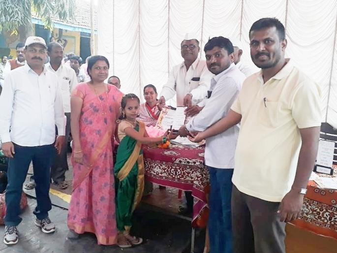 ZP at Raveljee In the excitement of the President's Trophy Center level competition | रवळजी येथे जि.प. अध्यक्ष चषक केंद्रस्तरीय स्पर्धा उत्साहात ZP at Raveljee In the excitement of the President's Trophy Center level competition | रवळजी येथे जि.प. अध्यक्ष चषक केंद्रस्तरीय स्पर्धा उत्साहात