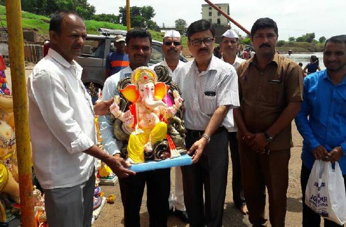 In Kolhapur, 150 Ganesh statues were immersed in the afternoon | कोल्हापुरात दुपारपर्यंत १५0 गणेश मूर्तींचे विसर्जन
