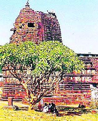 The Chief Pooja of Markandeshwar at the hands of guardian | मार्र्कं डेश्वरांची मुख्य पूजा पालकमंत्र्यांच्या हस्ते The Chief Pooja of Markandeshwar at the hands of guardian | मार्र्कं डेश्वरांची मुख्य पूजा पालकमंत्र्यांच्या हस्ते