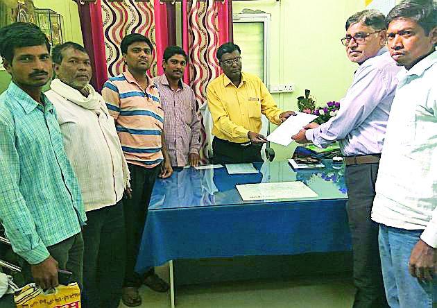 The farmers of the Siddha crisis in distress after keeping the irrigation well in subsidy | सिंचन विहिरींचे अनुदान रखडल्याने शिवणीतील शेतकरी अडचणीत The farmers of the Siddha crisis in distress after keeping the irrigation well in subsidy | सिंचन विहिरींचे अनुदान रखडल्याने शिवणीतील शेतकरी अडचणीत