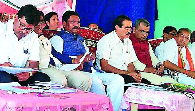 Extend government schemes to the public | शासनाच्या योजना लोकांपर्यंत पोहोचवा Extend government schemes to the public | शासनाच्या योजना लोकांपर्यंत पोहोचवा