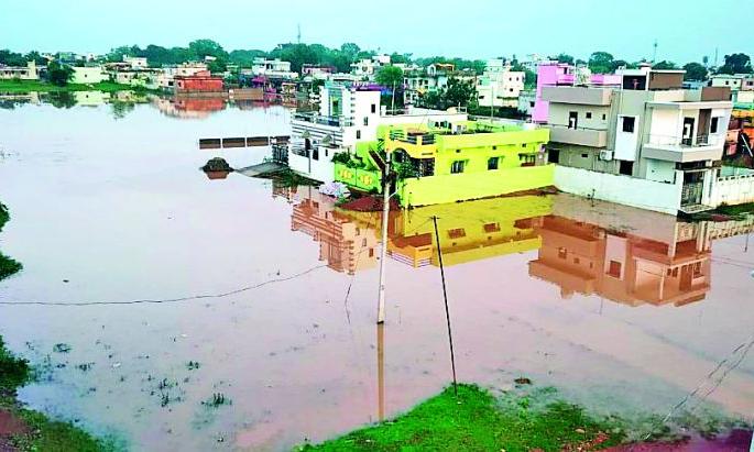 The rains hit again | पावसाने पुन्हा झोडपले The rains hit again | पावसाने पुन्हा झोडपले