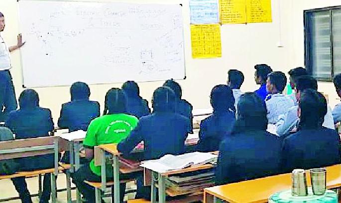 And SDO of Aheri became teacher | अन् अहेरीचे एसडीओ बनले शिक्षक And SDO of Aheri became teacher | अन् अहेरीचे एसडीओ बनले शिक्षक