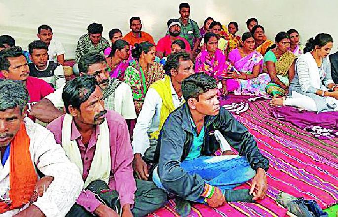 The workers of Surajadad Hill started the fast | सुरजागड पहाडीवरील कामगारांचे उपोषण सुरू