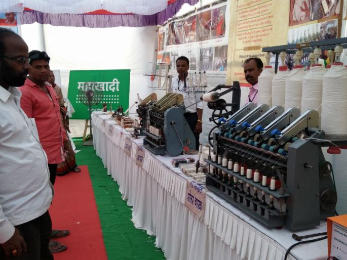 Solapur khadi Mahayatra Festival: Solar Charkha pilot project to reach Maharashtra | सोलापूरात खादी महायात्रा महोत्सव : सोलार चरख्याचा पायलट प्रोजेक्ट महाराष्टÑात पोहोचणार Solapur khadi Mahayatra Festival: Solar Charkha pilot project to reach Maharashtra | सोलापूरात खादी महायात्रा महोत्सव : सोलार चरख्याचा पायलट प्रोजेक्ट महाराष्टÑात पोहोचणार