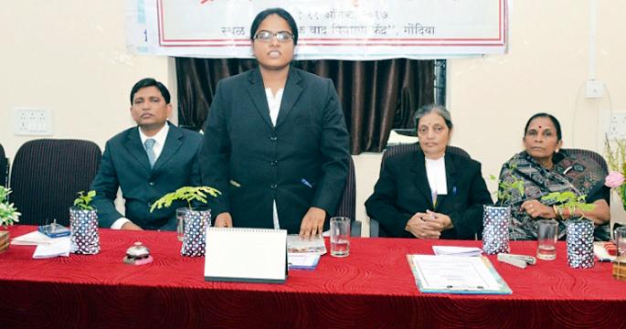 The elders should not feel single-minded | ज्येष्ठांनी एकटेपणाची भावना बाळगू नये The elders should not feel single-minded | ज्येष्ठांनी एकटेपणाची भावना बाळगू नये