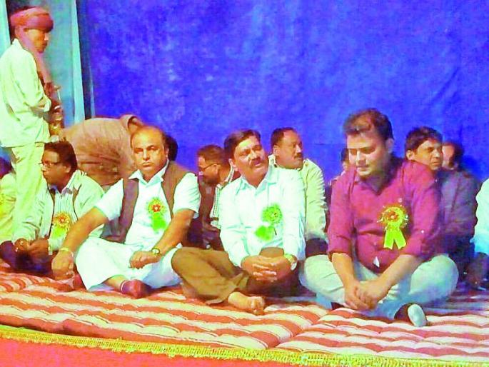 The eviction of the world is ousted | जगाचा पोशिंदाच बेदखल The eviction of the world is ousted | जगाचा पोशिंदाच बेदखल