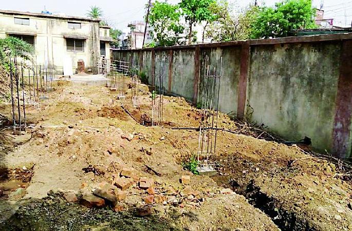 Build a hobbyist's business | छुप्या पद्धतीने व्यापारी गाळे बांधकाम