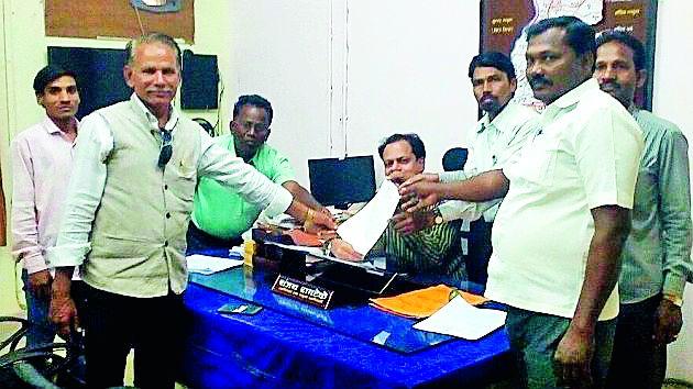 Rs. 40,000 hectare of hectare | हेक्टरी ४० हजार नुकसानभरपाई द्या Rs. 40,000 hectare of hectare | हेक्टरी ४० हजार नुकसानभरपाई द्या