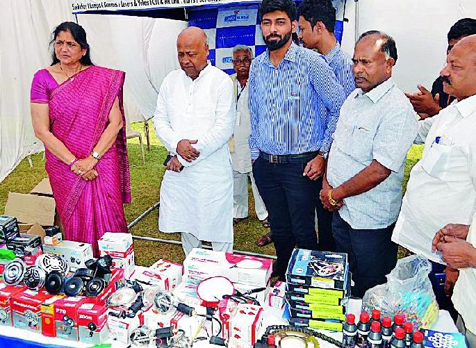 A mechanical mechanic is like a doctor | एका डॉक्टरसारखा असतो मोटारसायकल मेकॅनिक A mechanical mechanic is like a doctor | एका डॉक्टरसारखा असतो मोटारसायकल मेकॅनिक