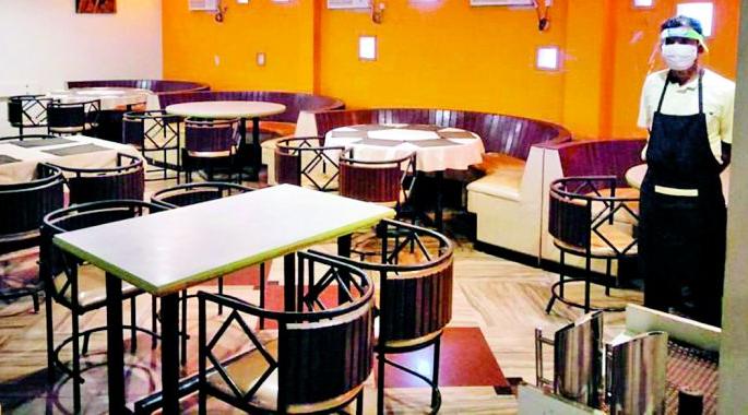 Hotels started but customers' wait and watch | हॉटेल्स झाले सुरू पण ग्राहकांचेच वेट अँन्ड वॉच