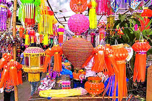 Demand on Indian skydays | भारतीय आकाशदिव्यांना डिमांड Demand on Indian skydays | भारतीय आकाशदिव्यांना डिमांड