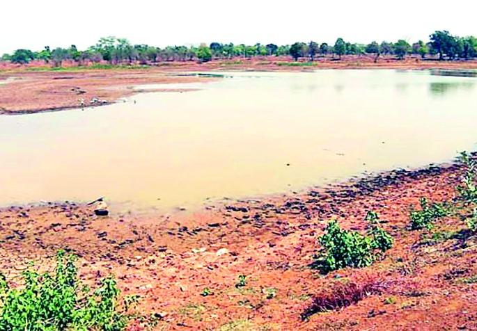 The project in the district is thirsty even today | जिल्ह्यातील प्रकल्प आजही तहानलेलेच The project in the district is thirsty even today | जिल्ह्यातील प्रकल्प आजही तहानलेलेच