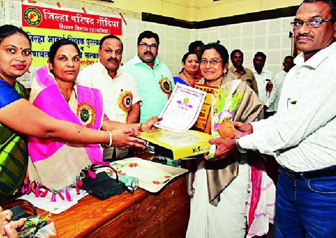 A place of greater importance than Jehovah | परमेश्वरापेक्षाही गुरूंच स्थान महत्त्वपूर्ण A place of greater importance than Jehovah | परमेश्वरापेक्षाही गुरूंच स्थान महत्त्वपूर्ण