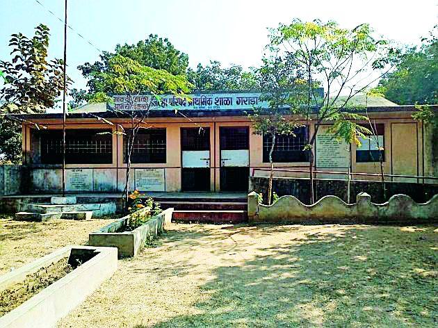 Parental warnings of fast-tracking in Garaada | गराडा येथील पालकांचा आमरण उपोषणाचा इशारा Parental warnings of fast-tracking in Garaada | गराडा येथील पालकांचा आमरण उपोषणाचा इशारा