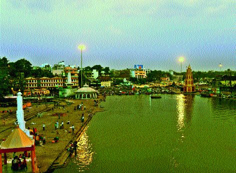 Change and retreat! | रूप पालटावे अन् टिकावेही!