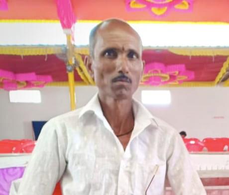 Shocking; A laborer who fell into the drainage died due to suffocation | धक्कादायक; ड्रेनेजमध्ये उतरलेल्या मजुराचा माती अंगावर पडल्याने गुदमरून मृत्यू Shocking; A laborer who fell into the drainage died due to suffocation | धक्कादायक; ड्रेनेजमध्ये उतरलेल्या मजुराचा माती अंगावर पडल्याने गुदमरून मृत्यू