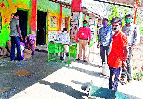 Distribution of cereals | अन्नधान्याचे वाटप Distribution of cereals | अन्नधान्याचे वाटप