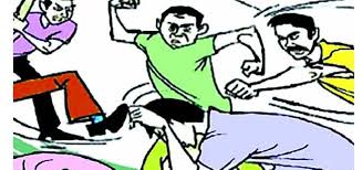 Beating a village servant who was doing crop damage at Pasta | पास्ते येथे पीक नुकसानीचे पंचनामे करणाऱ्या ग्रामसेवकास मारहाण Beating a village servant who was doing crop damage at Pasta | पास्ते येथे पीक नुकसानीचे पंचनामे करणाऱ्या ग्रामसेवकास मारहाण