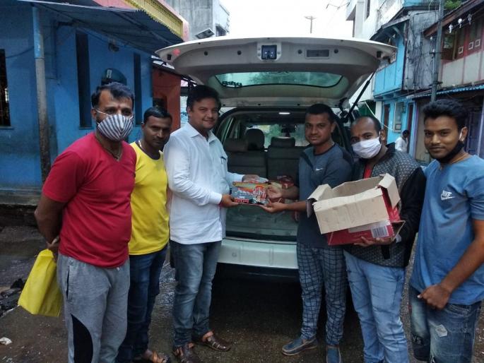 On the occasion of construction of Ram temple, sweets were distributed | राम मंदिर उभारणी निमित्ताने घोटीत पणत्या,मिठाई वाटप On the occasion of construction of Ram temple, sweets were distributed | राम मंदिर उभारणी निमित्ताने घोटीत पणत्या,मिठाई वाटप