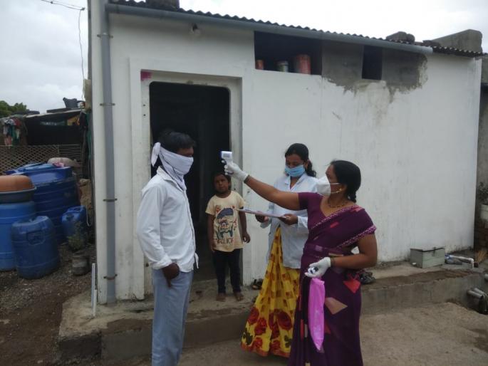 Home-to-home health check-ups by teachers | शिक्षकांकडून घरोघर आरोग्य तपासणी