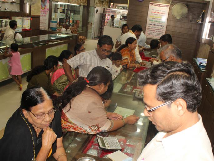 'Sonia's Day' for investment | गुंतवणुकीसाठी ‘सोनियाचा दिन’ 'Sonia's Day' for investment | गुंतवणुकीसाठी ‘सोनियाचा दिन’