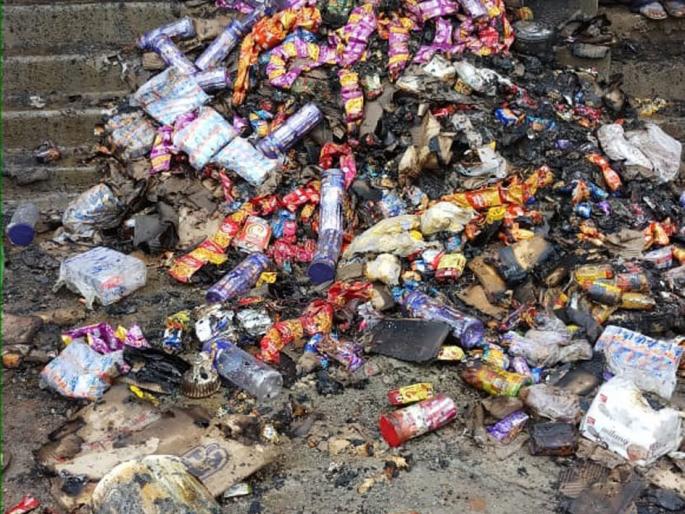 A grocery store warehouse fire at Bhokardan | भोकरदन येथे किराणा दुकानाच्या गोदामाला आग A grocery store warehouse fire at Bhokardan | भोकरदन येथे किराणा दुकानाच्या गोदामाला आग