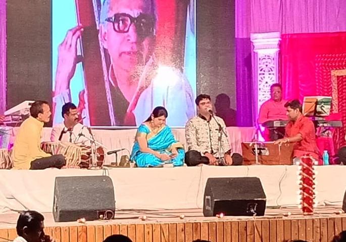 Diwali celebreted with musical concert | कर्णमधुर सुरांनी जालनेकरांचा दिवाळीचा श्रीगणेशा