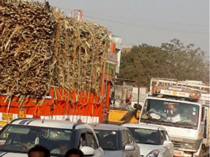 Shahagad- Vadigodri highway jam for three hours! | शहागड- वडीगोद्री महामार्ग तीन तास ठप्प !