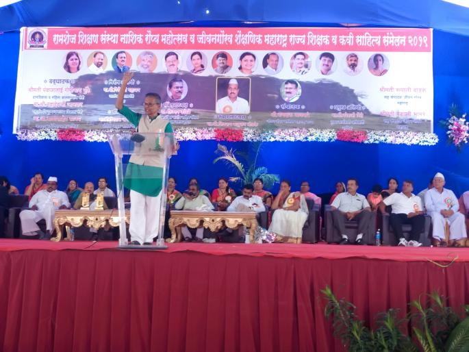 A gathering of artists full of Ramshej | रामशेजच्या पायथ्याशी भरला साहित्यिकांचा मेळा A gathering of artists full of Ramshej | रामशेजच्या पायथ्याशी भरला साहित्यिकांचा मेळा