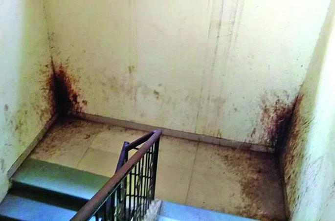 Lack of Cleanliness in Khamgaon Panchayat Samiti | खामगाव पंचायत समितीलाच स्वच्छतेचे वावडे! Lack of Cleanliness in Khamgaon Panchayat Samiti | खामगाव पंचायत समितीलाच स्वच्छतेचे वावडे!