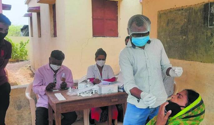 Surprisingly ... those 44 people in Waghola became negative without taking any medicine | आश्चर्यम...वाघोळ्यातील ते ४४ जण औषध न घेताच झाले निगेटिव्ह