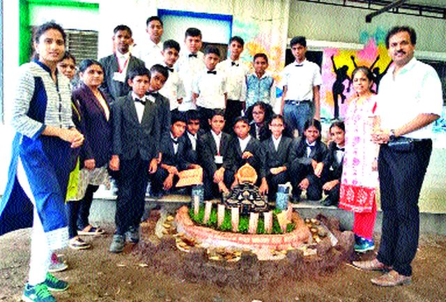 Demonstration of thunderstorms during the Ganesh festival | गणेशोत्सवकाळात गडकिल्ल्यांचे प्रदर्शन