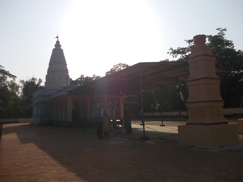 The Mahalaxmi Temple in the Kokisare was removed | कोकिसरेतील महालक्ष्मी मंदिराचे टाळे काढले The Mahalaxmi Temple in the Kokisare was removed | कोकिसरेतील महालक्ष्मी मंदिराचे टाळे काढले