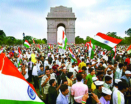 Singh government collapses with allegations of misconduct! | गैरव्यवहारांच्या आरोपांनी सिंग सरकार कोसळले!