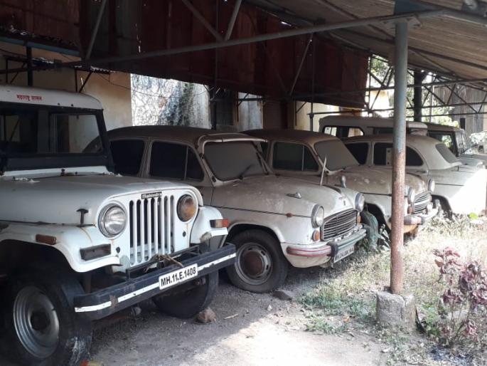 Several vehicles of the Koyna are in a closed position, six vehicles closed | सातारा : कोयना प्रकल्पाच्या अनेक वाहनांचा खुळखुळा, सहा वाहने बंद स्थितीत Several vehicles of the Koyna are in a closed position, six vehicles closed | सातारा : कोयना प्रकल्पाच्या अनेक वाहनांचा खुळखुळा, सहा वाहने बंद स्थितीत