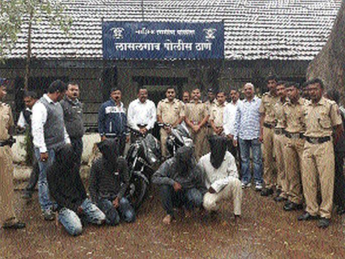 Loot; Four arrested | चाकुचा धाक दाखवू लुट; चौघांना अटक Loot; Four arrested | चाकुचा धाक दाखवू लुट; चौघांना अटक