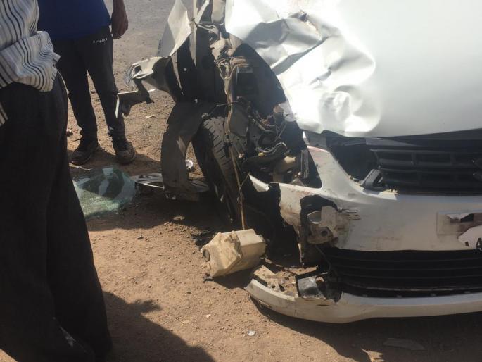 Two-wheeler hit by car, father killed, son injured | दुचाकीला कारची धडक, पित्याचा मृत्यू, मुलगा जखमी Two-wheeler hit by car, father killed, son injured | दुचाकीला कारची धडक, पित्याचा मृत्यू, मुलगा जखमी