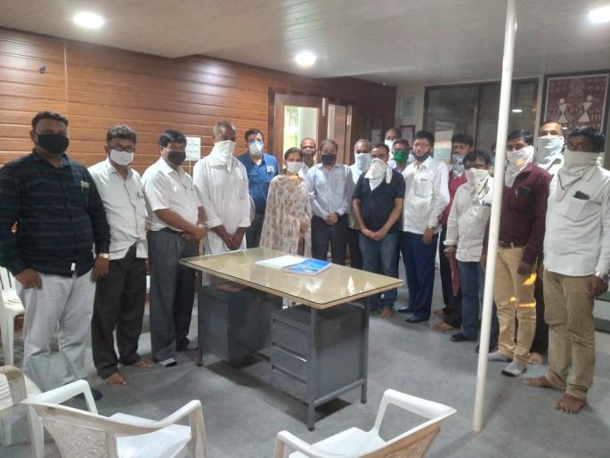 Positive discussion mediated by MPs | खासदारांच्या मध्यस्तीने सकारात्मक चर्चा Positive discussion mediated by MPs | खासदारांच्या मध्यस्तीने सकारात्मक चर्चा